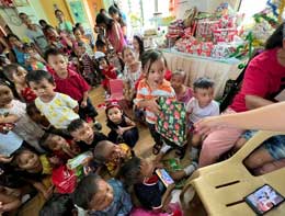 Christmas gift-giving-1