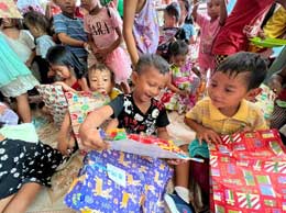 Christmas gift-giving-4