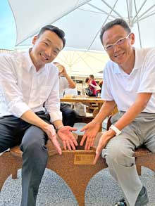 間伐材ベンチを視察-1