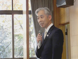 .挨拶する副知事